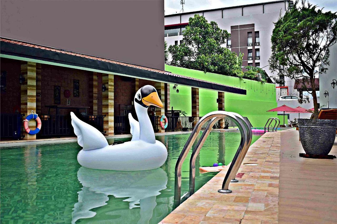 Meotel Purwokerto Exteriör bild