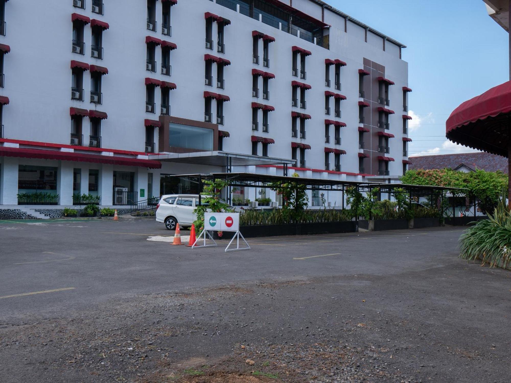 Meotel Purwokerto Exteriör bild